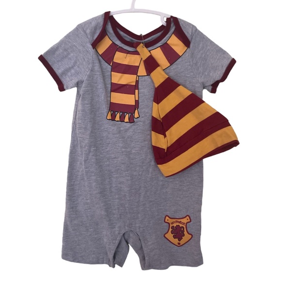 EUC Harry Potter Griffindor Onesie & Hat Set 18-24 Months - Picture 5 of 5